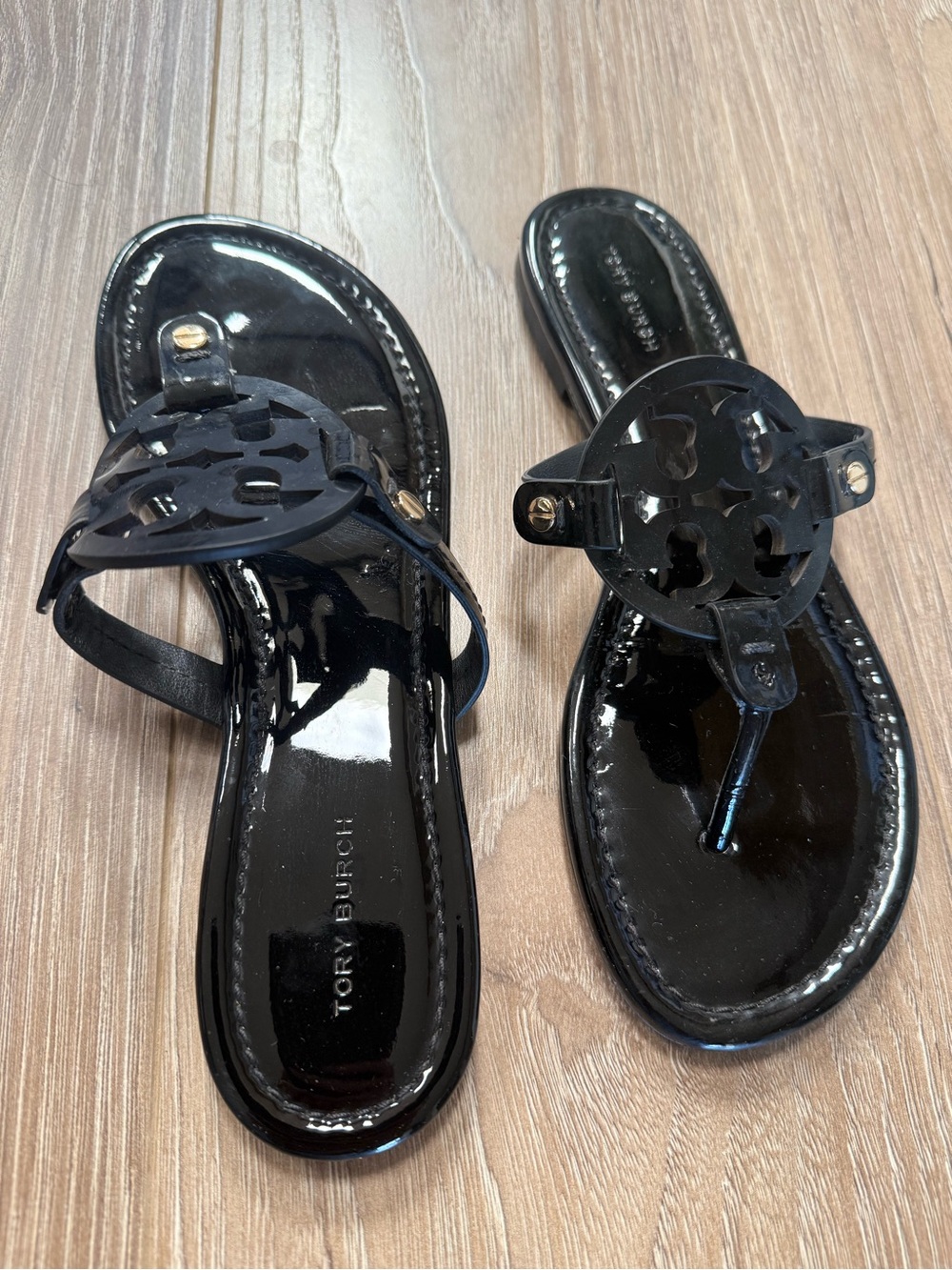 Black Patent Women's Logo Medallion Thong Sandals - Picture 2 of 10